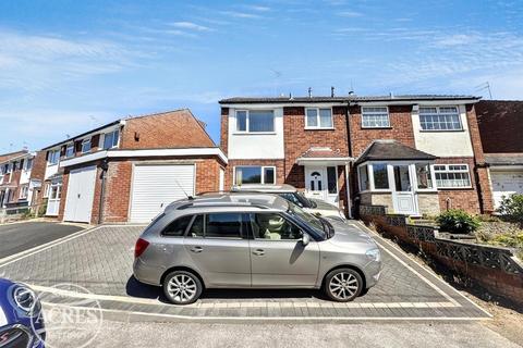 3 bed property, in Newton Gardens, £265,000