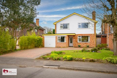 3 bed property, in Lugtrout Lane, £465,000