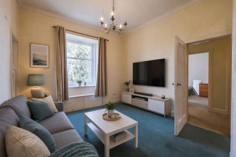 1 bed property, in 19/16 (3F4) Westfield Road, £150,000