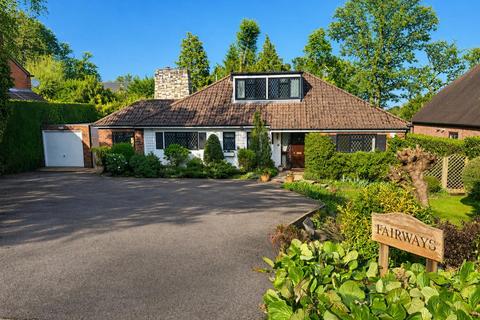 3 bed property, in Knowle Grove, £975,000