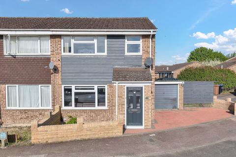 3 bed property, in Thackeray Close, £370,000