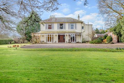 5 bed property, in Southfield Way, £1,075,000