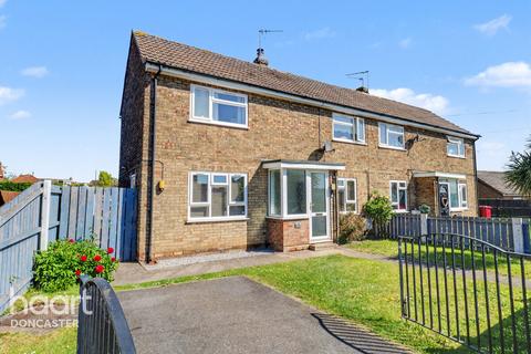 3 bed property, in Blackmoor Road, £200,000