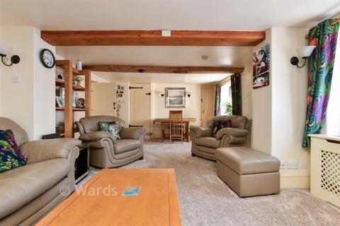 2 bed property, in Ramsgate Road, £550,000