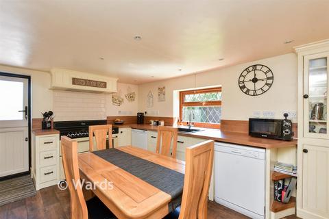 2 bed property, in Ramsgate Road, £550,000