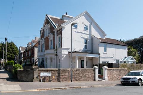 1 bed property, in Sedlescombe Road South, £100,000