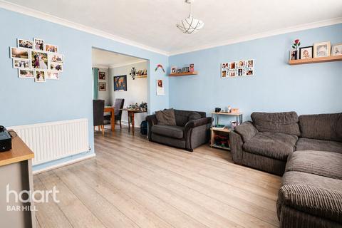 3 bed property, in Stonefield, £300,000