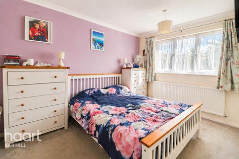 3 bed property, in Stonefield, £300,000