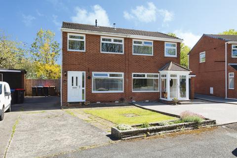 2 bed property, in Nimbus Close, £130,000