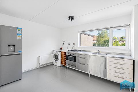 2 bed property, in St. James's Lane, £350,000
