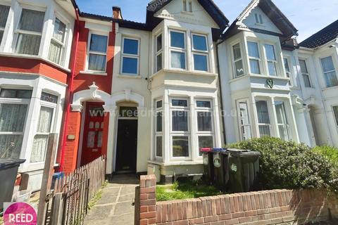 2 bed property, in Salisbury Avenue, £280,000