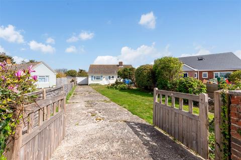 4 bed property, in Ella Close, £600,000