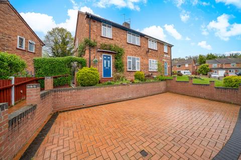 3 bed property, in St. Nicholas Crescent, £230,000