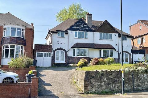 3 bed property, in Penns Lane, £415,000