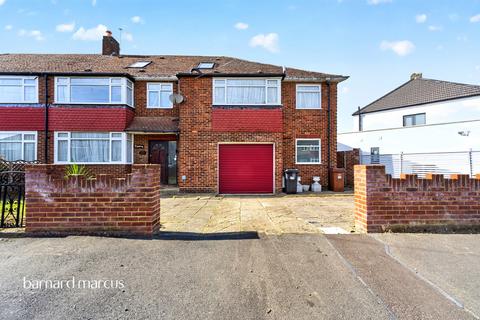 7 bed property, in Harvest Road, £700,000