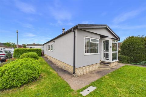 3 bed property, in Riverside Park, £165,000
