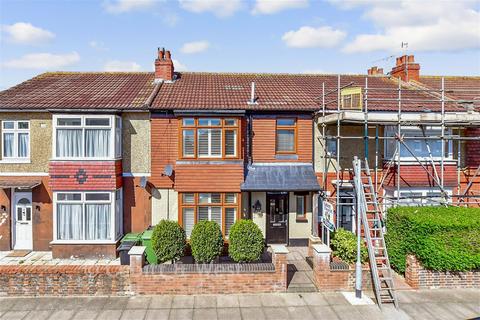 3 bed property, in Sunningdale Road, £370,000