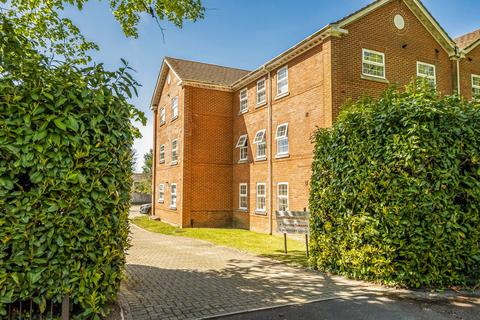 2 bed property, in Montfort Close, £215,000