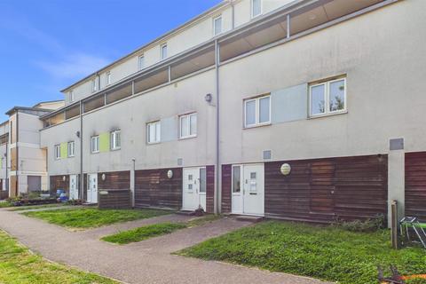 3 bed property, in Fishers Close, £250,000
