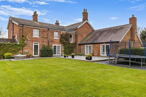 5 bed property, in Kingsley, £700,000