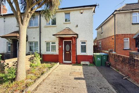 3 bed property, in Honeysuckle Road, £250,000