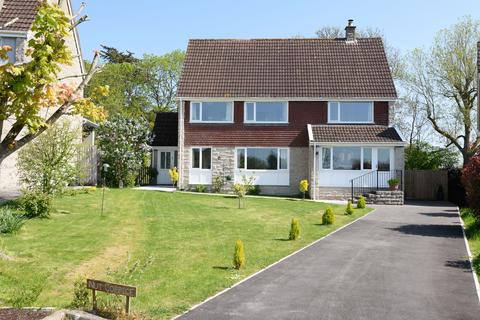 5 bed property, in Neville Park, £625,000