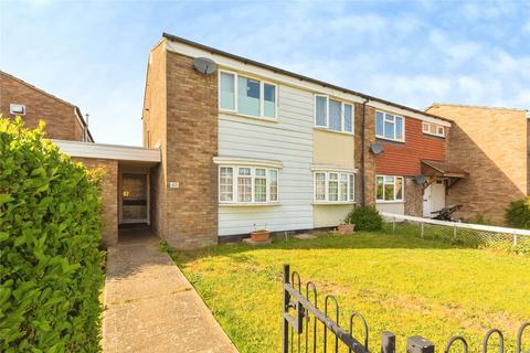 1 bed property, in Harvey Road, £135,000