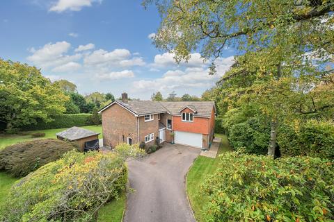 5 bed property, in Heavegate Road, £975,000