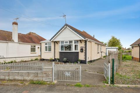 2 bed property, in Stephen Road, £125,000