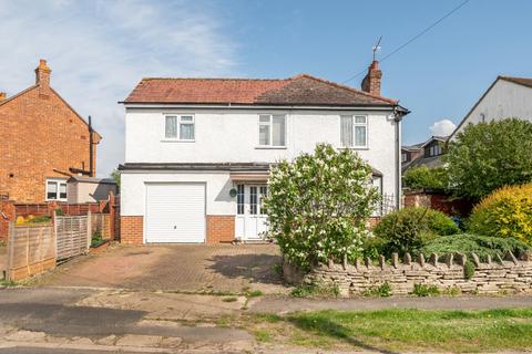 4 bed property, in Clarence Road, £325,000