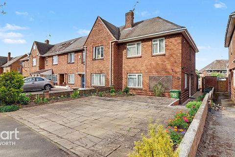 3 bed property, in Queensway, £325,000