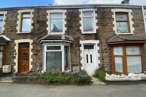 3 bed property, in Old Road, £119,000