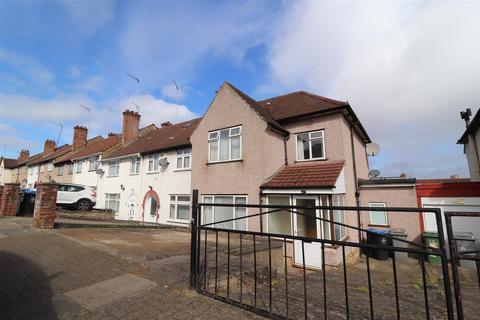 3 bed property, in 139 Crest Road, £625,000
