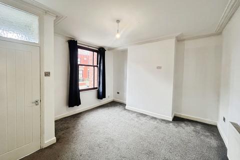 2 bed property, in Lower St. Stephen Street, £120,000