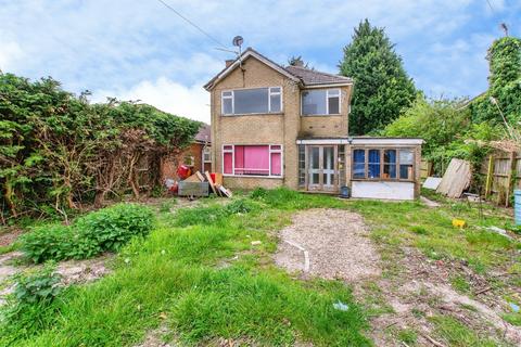 3 bed property, in Delph Road, £160,000