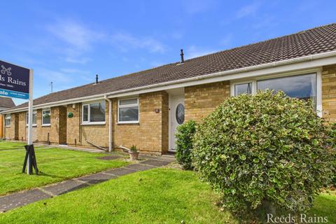 1 bed property, in Biggin Close, £105,000