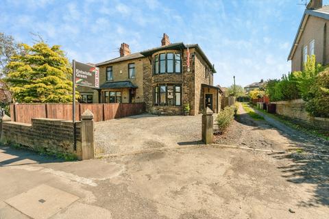 3 bed property, in Manchester Road, £280,000