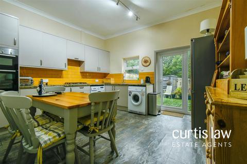 2 bed property, in Brothers Street, £120,000