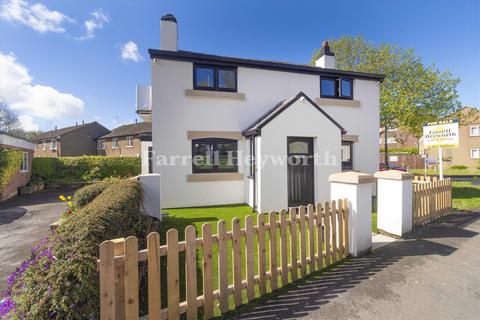 3 bed property, in Higher Green, £275,000