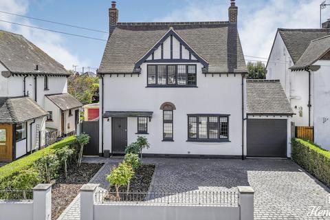 5 bed property, in Shoebury Road, £900,000