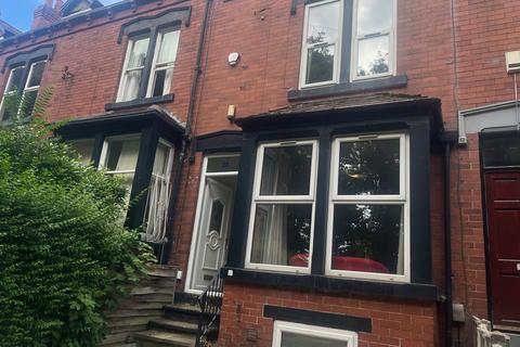 6 bed property, in Langdale Terrace, £280,000