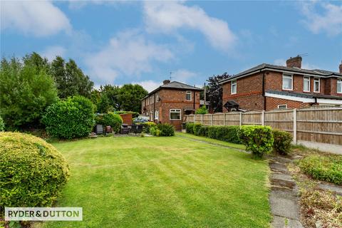 2 bed property, in Laycock Grove, £250,000