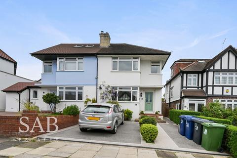 3 bed property, in Chinnor Crescent, £620,000