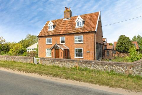 5 bed property, in The Moor, £750,000