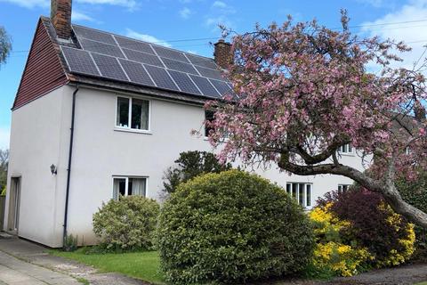 3 bed property, in 8 Neile Close, £125,000