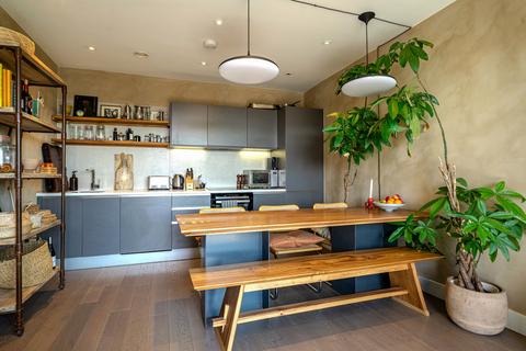 1 bed property, in 21 Chamberlayne Road, £500,000