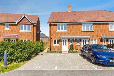 2 bed property, in Fourteenth Street, £400,000