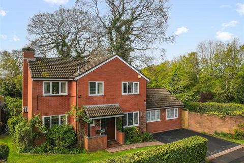 5 bed property, in Kettlebrook Road, £625,000