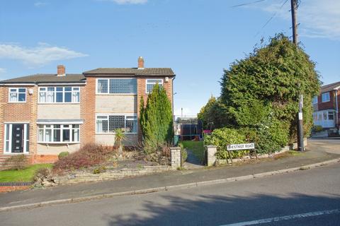 3 bed property, in Chestnut Road, £190,000