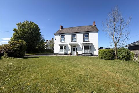 5 bed property, in Greenfields, £485,000